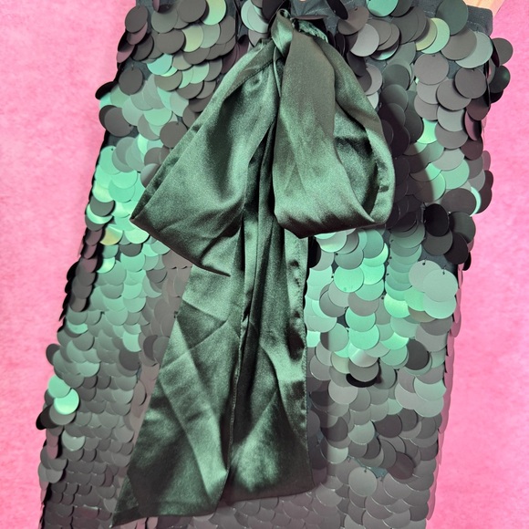 213. Maeve by Anthropologie Green Sequin One Shoulder Bow Mini Dress Small - Picture 5 of 8